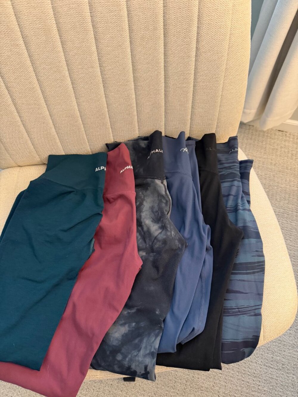 6 Pairs of Alphelte Leggings Buddle Size Medium